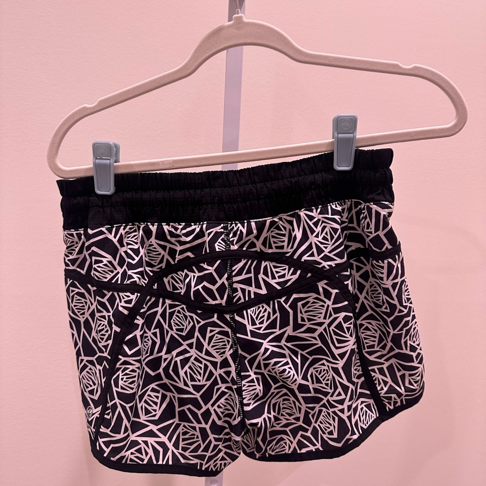 Lululemon Track That High-Rise 3” Shorts – Black White Pattern, Size 6, GUC - Picture 7 of 8